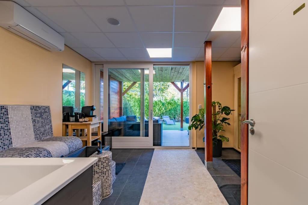 Wellness Studio Tiel Met Sauna En Jacuzzi Esterno foto